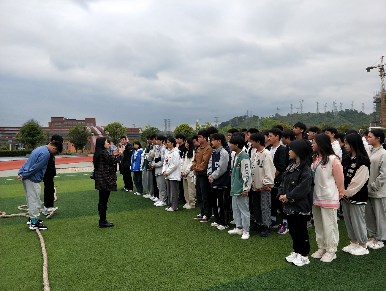 “比出團(tuán)結(jié)﹒賽出風(fēng)采” — 電氣工程系班級(jí)拔河比賽活動(dòng)報(bào)道