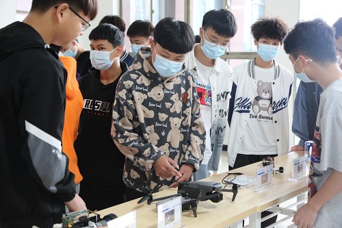 “練就過(guò)硬本領(lǐng)，成就美好人生”——電氣工程系組織開(kāi)展專(zhuān)業(yè)特色作品展