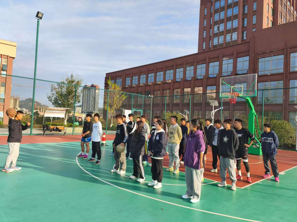 電氣工程系零距離籃球社舉行“靈動(dòng)指尖，樂享運(yùn)球”趣味運(yùn)球技巧大賽