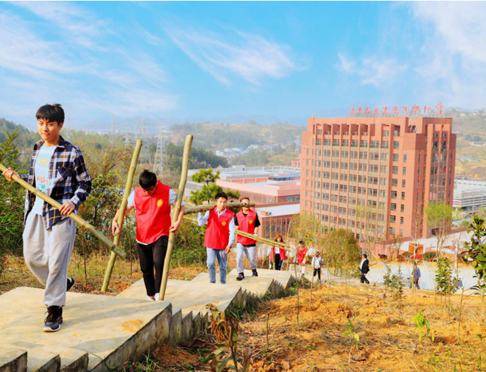 瀲滟春色好，青春慶百年|勻東校區(qū)志愿者開展獻禮建黨百年植樹活動