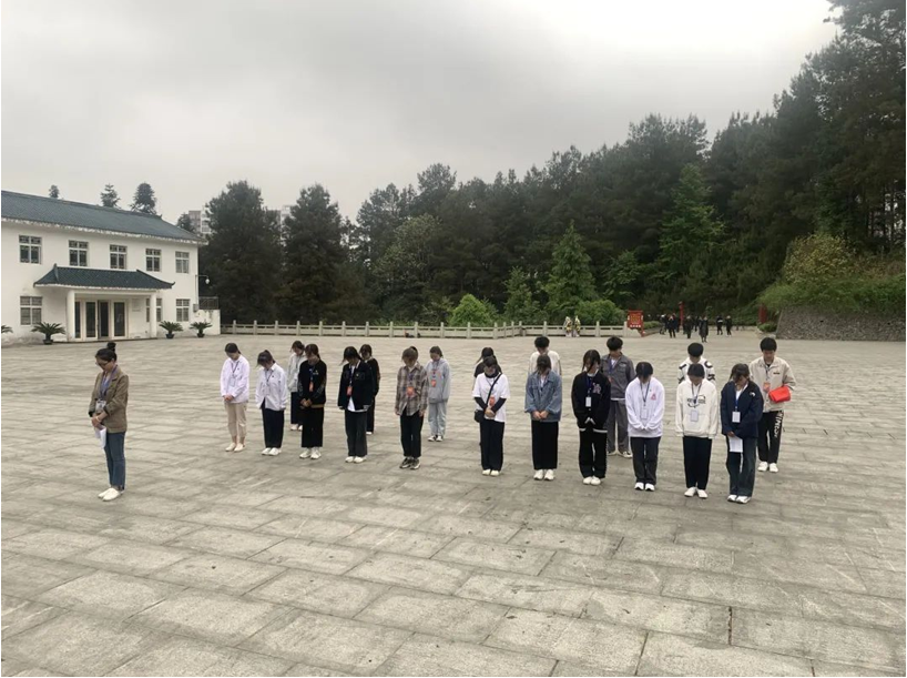 學(xué)院團委開展清明祭英烈主題團日活動
