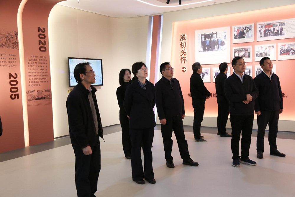 人社部職業(yè)能力建設(shè)司副司長、一級巡視員王曉君一行到學(xué)院調(diào)研指導(dǎo)工作