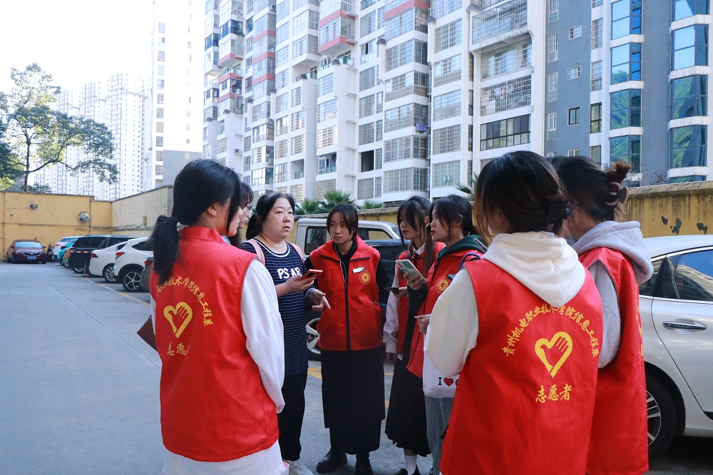 信息工程系團總支開展“愛心奉獻，義務(wù)墻繪”社區(qū)實踐志愿服務(wù)活動