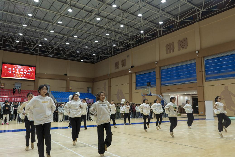 信息工程系團(tuán)總支舉行“我青春，我運(yùn)動(dòng)”熒光夜跑主題活動(dòng)