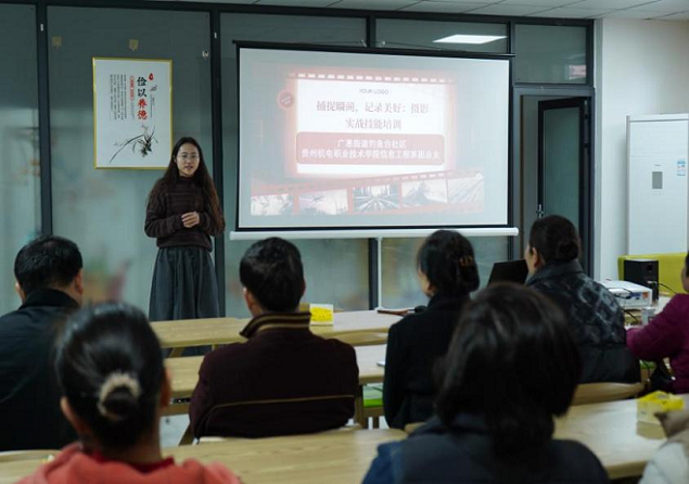 “捕捉瞬間 記錄美好”——信息工程系志愿者走進釣魚臺社區(qū)開展志愿服務活動